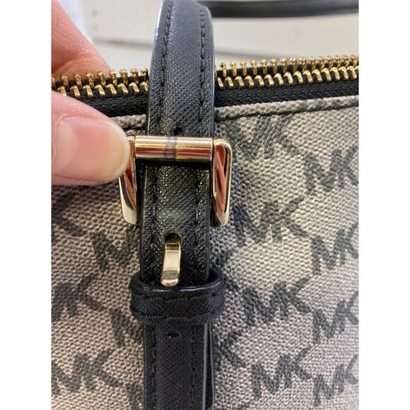 MICHAEL KORS, GRAY BLACK LEATHER SIGNATURE PRINT SHOULDER BAG - Picture 12 of 15